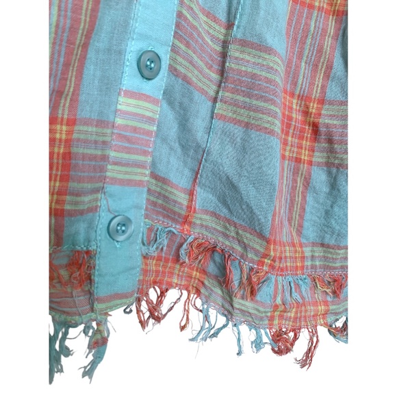 Iky & Me Women's Plaid Shirt Size 3X Aqua Plaid Distressed Hem Button Down - Picture 4 of 6